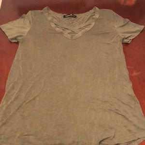 Criss cross neck tee
